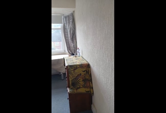 Budget Single Rooms /All Bills Included /Fast wifi Main Photo