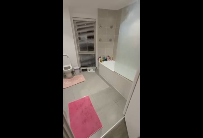 Double Room with Private Bathroom | E16 Main Photo