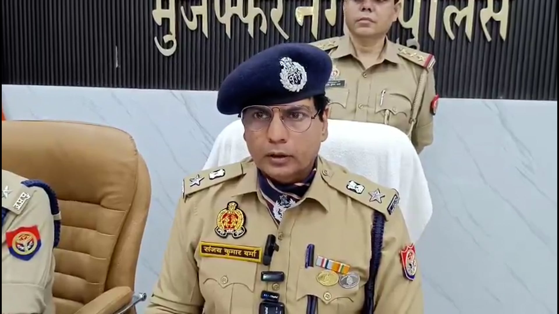 पुलिस का बड़ा एक्शन! हथियार तस्करी गिरोह का पर्दाफाश, 3 आरोपी गिरफ्तार | भारी मात्रा में असलहा बरामद
