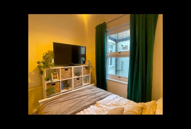 Bedroom and office combo deal in friendly house Main Photo