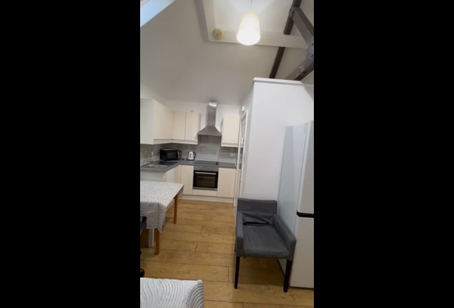 Bright Studio Flat in Osterley Main Photo