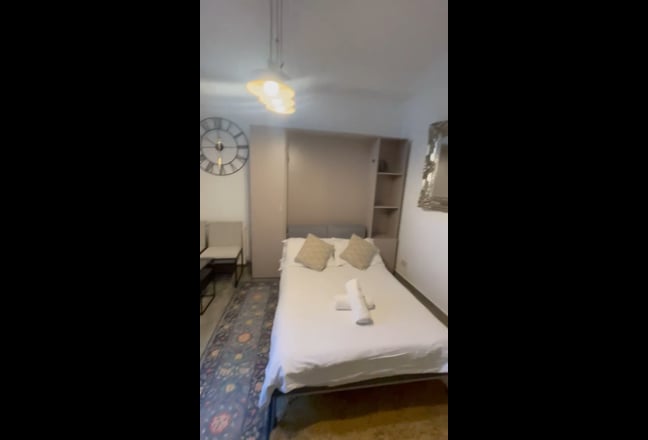 Modern All-Bills-Included Studio Apartment NW5 3 Main Photo