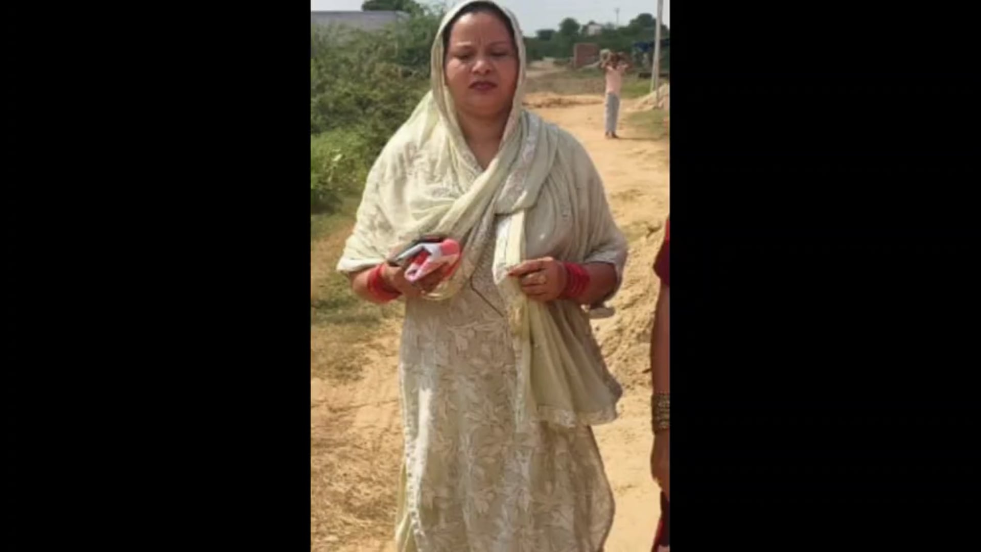 20 लाख की कथित डील, 2 लाख पर गिरफ्तारी! महिला गिरफ्तार, साथी की तलाश जारी
