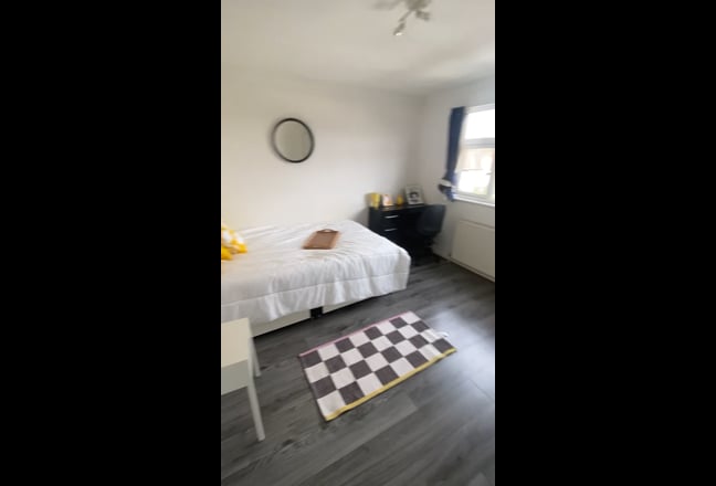 ☀️  Very Bright  Room in superb house NW10☀️ Main Photo