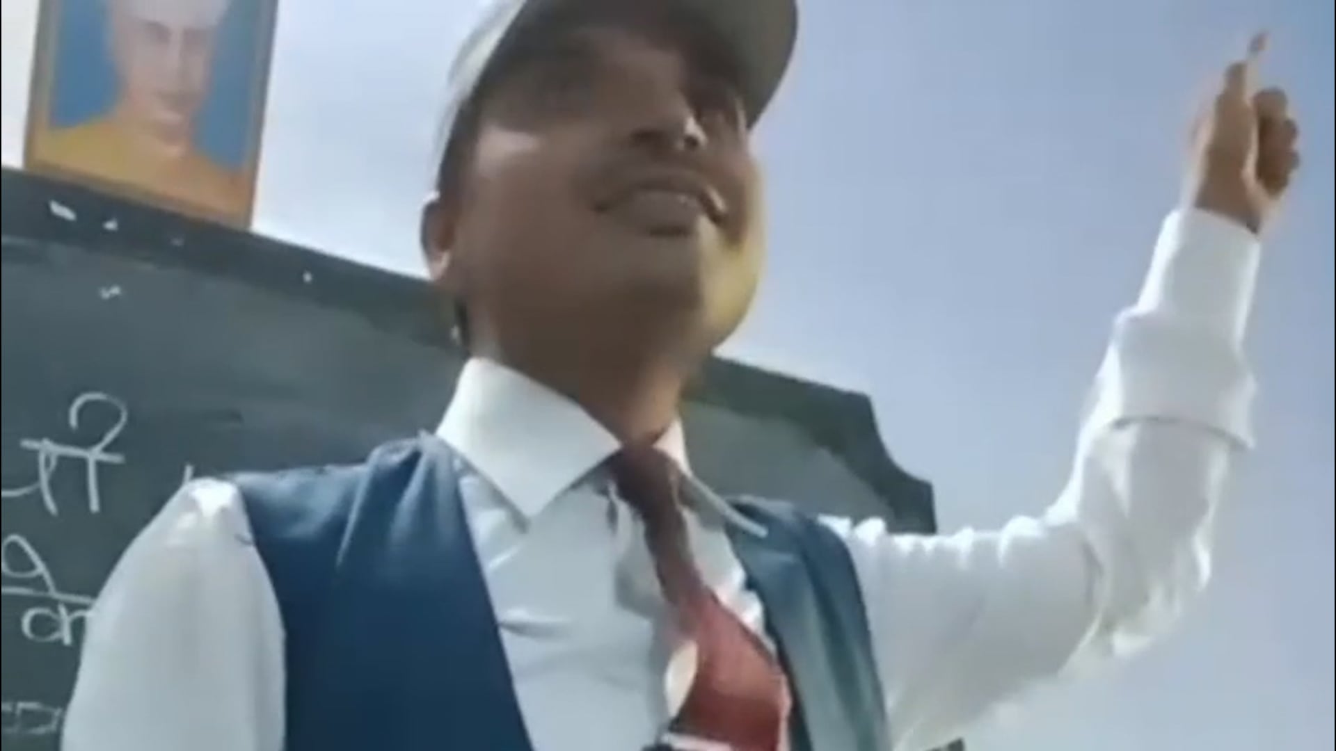 किताबों से निकलकर विद्यार्थियों तक पहुंचे गांधी, एसकेपी में गूंजा सत्य-अहिंसा का संदेश