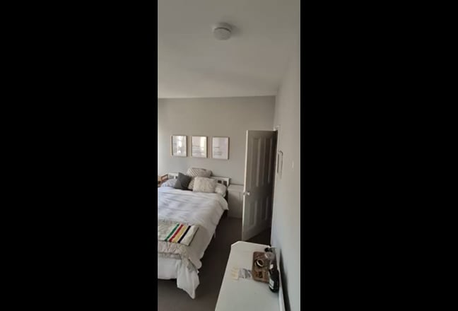 Spacious Double Room in a Sociable House! 🍻 Main Photo