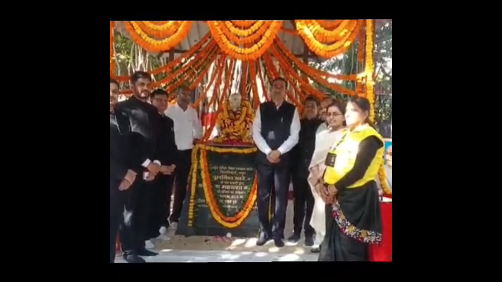 MANT-बापू और शास्त्री को नमन, डीएम ने बताया समाज में भाईचारा बढ़ाने का, रास्ता,,