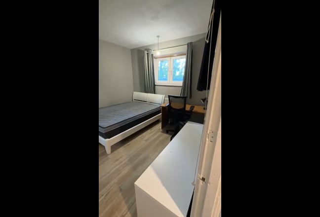 ✨Beautiful Double Room|Bills Included|&pound;700 (IG11) Main Photo