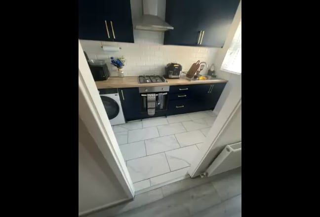  Female Double Bedroom in Beckton London E6 Zone 3 Main Photo