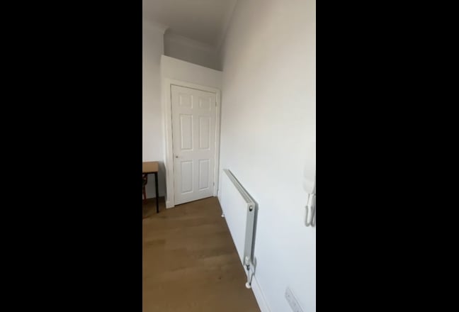 Spacious room with private kitchenette Main Photo