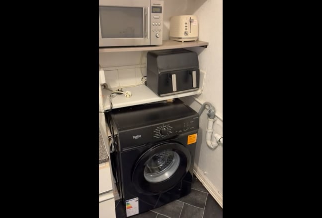 1 Bedroom Flat Available – B17  Main Photo