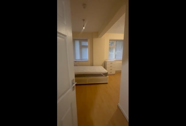 Studio Flat  Main Photo