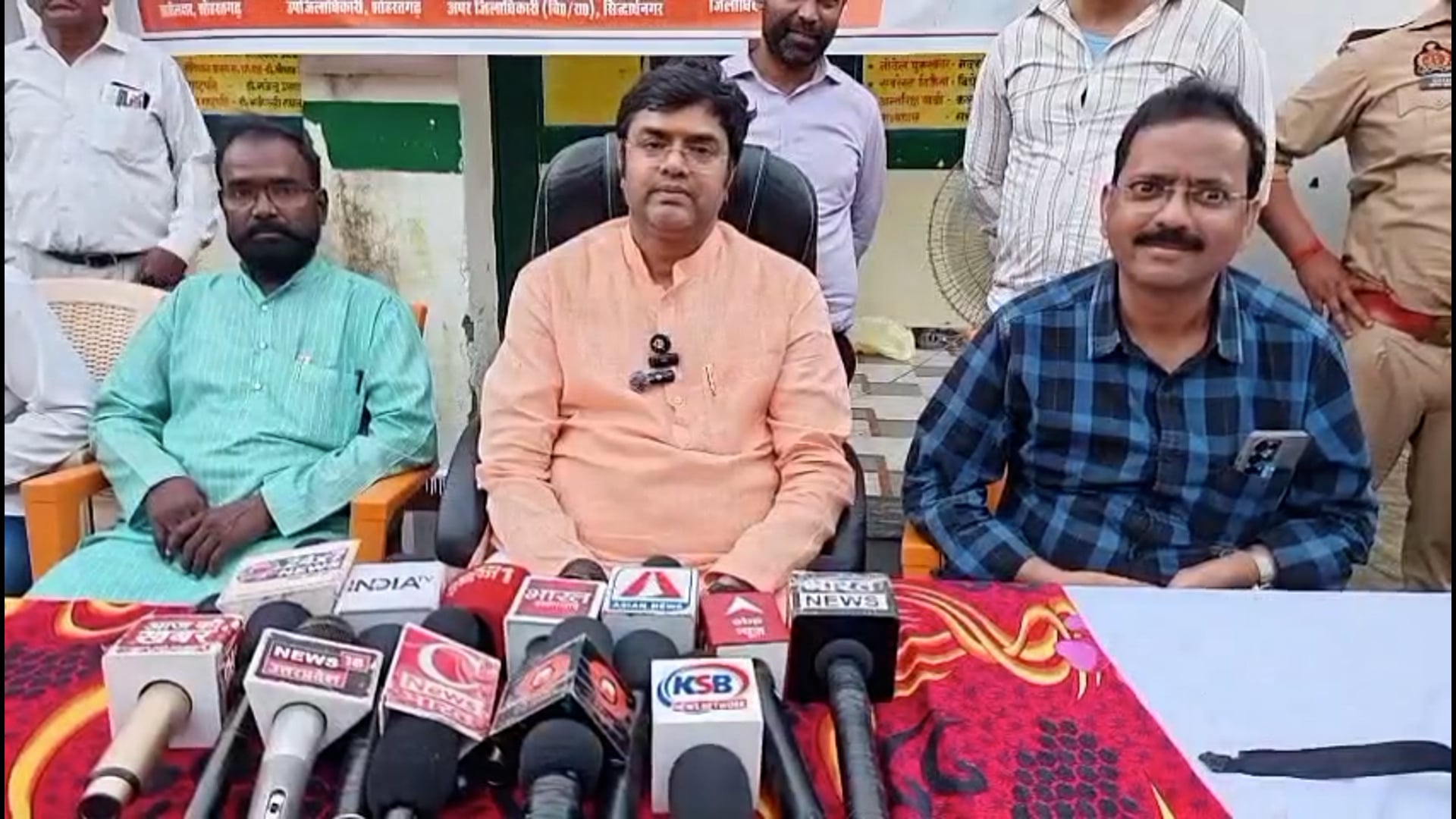 शोहरतगढ़ में बाढ़ प्रभावित 500 परिवारों को राहत किट का वितरण, विधायक विनय वर्मा ने दिलाया हरसंभव मदद का भरोसा