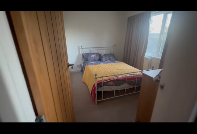 Bright double room perfect for music students! Main Photo