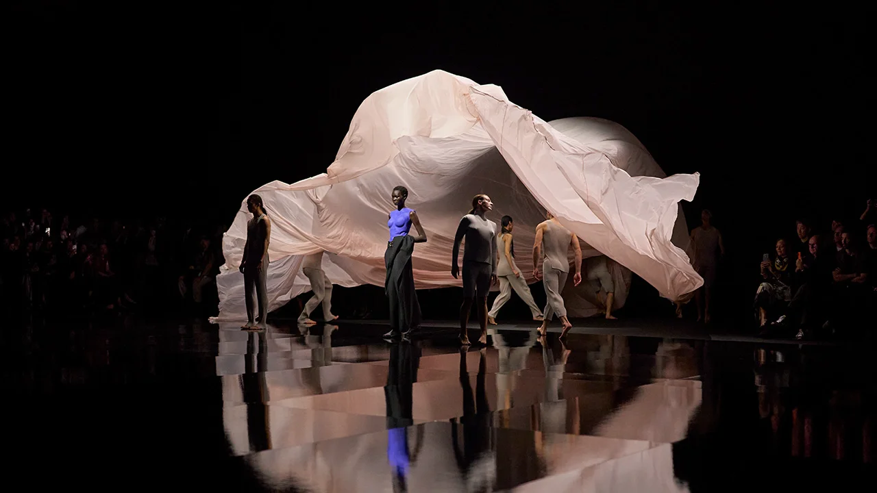 ISSEY MIYAKE コレクション SPRING SUMMER 2027 – isseymiyake.com