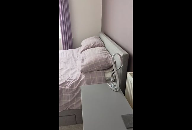Large Double Bedroom Mon-Fri Rental Only Main Photo