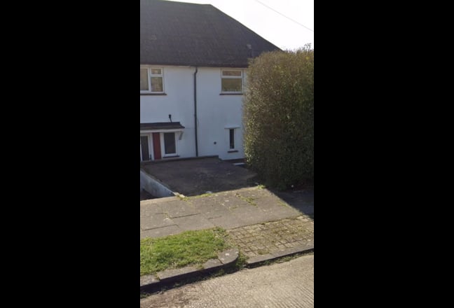 Double rooms available in Hollingbury BN1 8LQ Main Photo