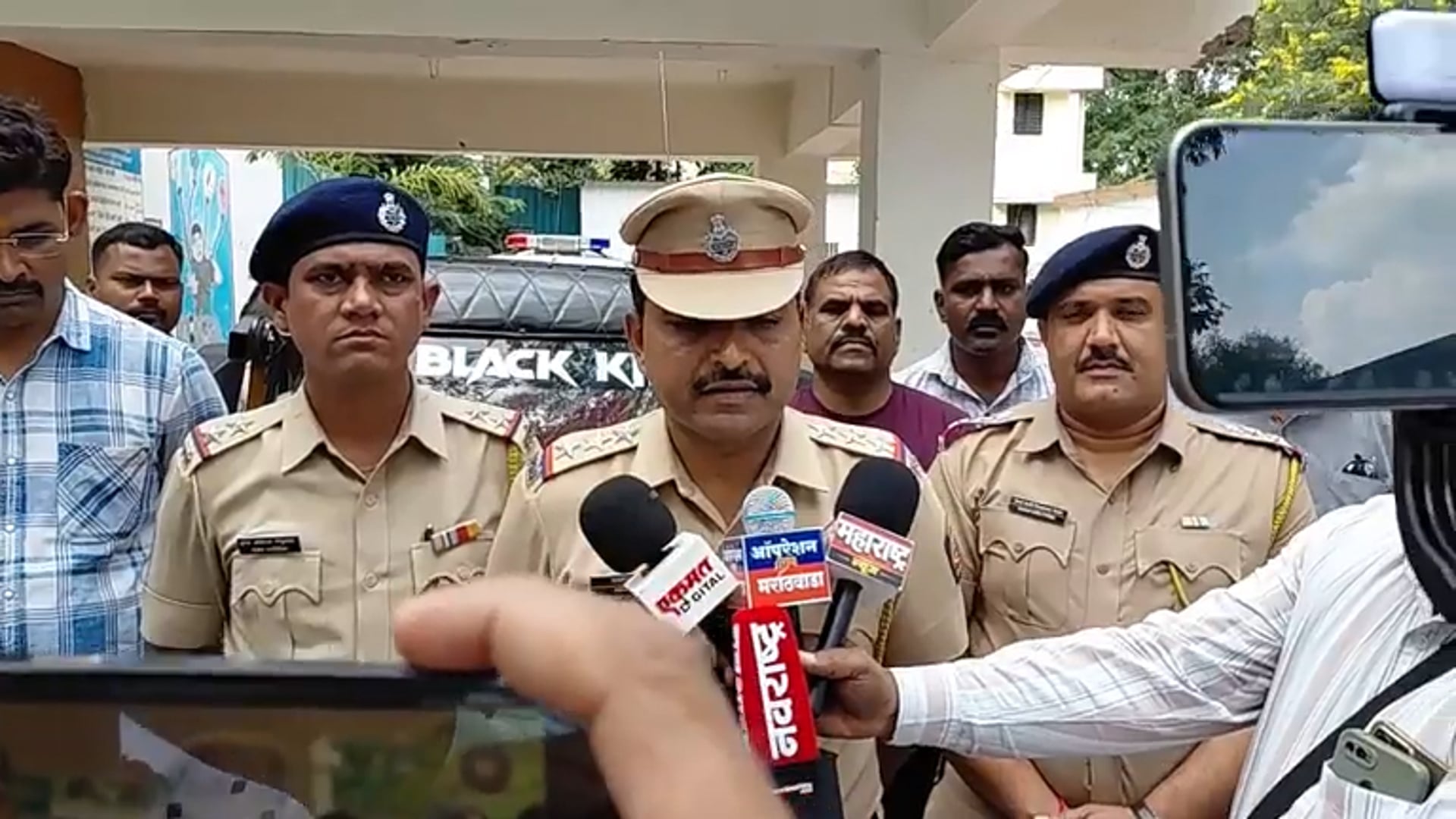 कोयता घेऊन दहशत निर्माण करणाऱ्या चार आरोपींना एमआयडीसी पोलिसांकडून अटक