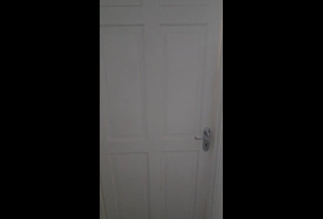 A clean and comfortable en-suite double room  Main Photo