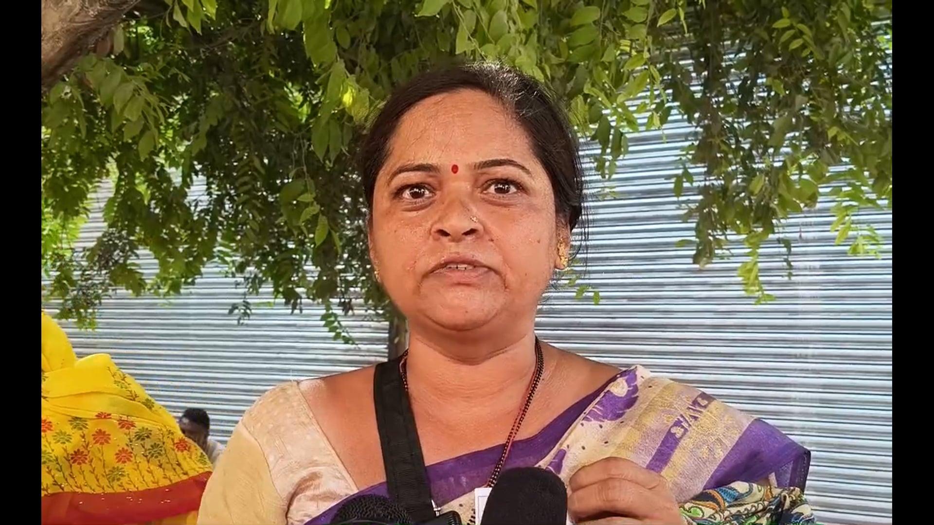 ब्रेकिंग न्यूज | वृंदावन

वृंदावन में दर्शन के लिए आए दो युवक लापता होने का मामला सामने आया है। महाराष्ट्र का 20 वर्षीय ओम परमेश्वर ताकपिरे 21 जुलाई को घर से वृंदावन आया था, लेकिन वापस नहीं लौटा। उसकी मां बेटे की तलाश में चौथी बार वृंदावन पहुंची हैं।