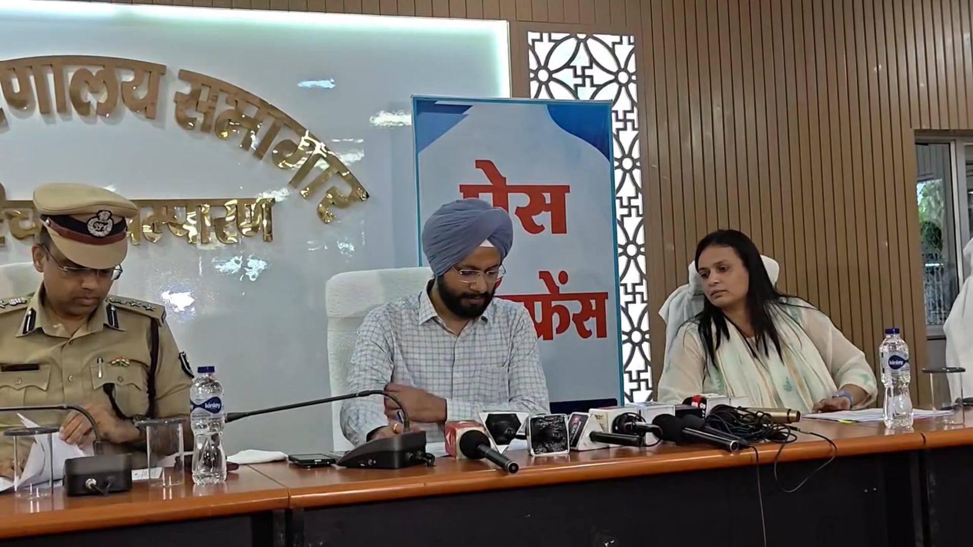 बाढ़ पर DM तरनजोत सिंह का बड़ा बयान, प्रेस कॉन्फ्रेंस में बताया प्रशासन का पूरा एक्शन प्लान
