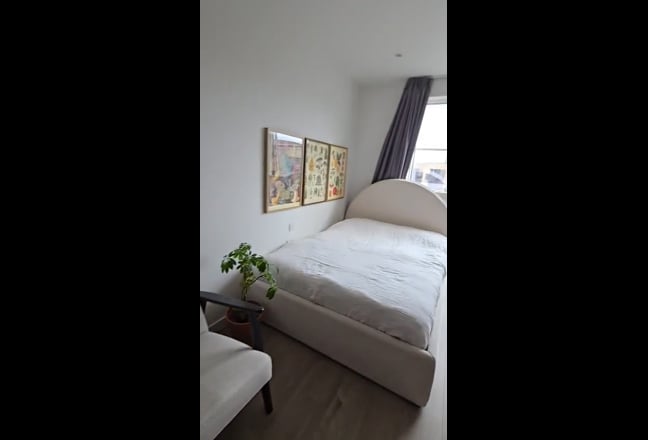 Spacious Double En-Suite Room in the Heart of East Main Photo