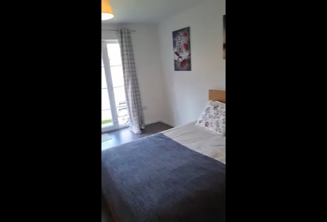 Very Large Double en suite room with own garden  Main Photo