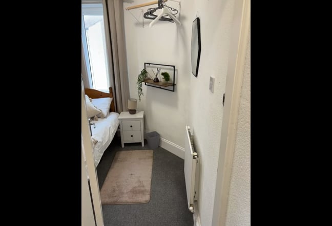 Newly Refurbished single Room – 5 Mins to BAE  Main Photo