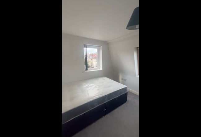 Video 1: Please note: only the bed frame, mattress and the waldrobe is included 