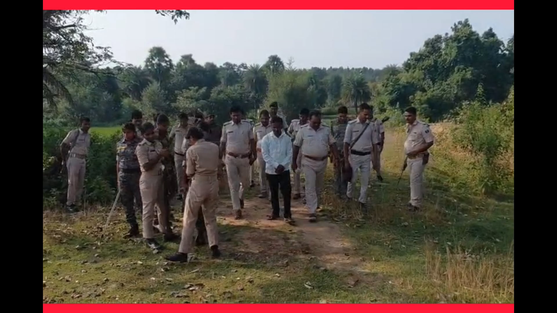  आनंदपुर थाना पुलिस ने QRT टीम बेलहर के साथ लहरनिया जंगल सहित संवेदनशील क्षेत्र में चलाया सघन सर्च अभियान.