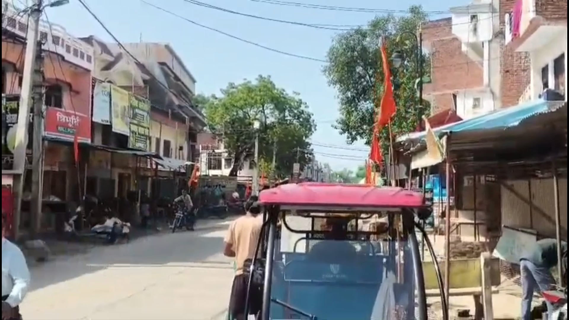 मारपीट में घायल विवाहिता की मौत के बाद हीरागंज बाजार बंद, व्यापारियों में आक्रोश—पुलिस फोर्स तैनात# 