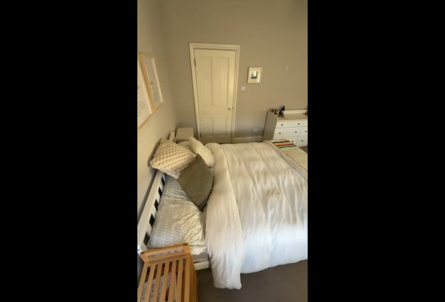 Spacious Double Room in a Sociable House! 🍻 Main Photo