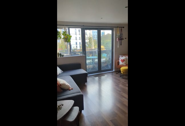 Double Room in Bright 2-Bedroom Flat – Hanger Lane Main Photo