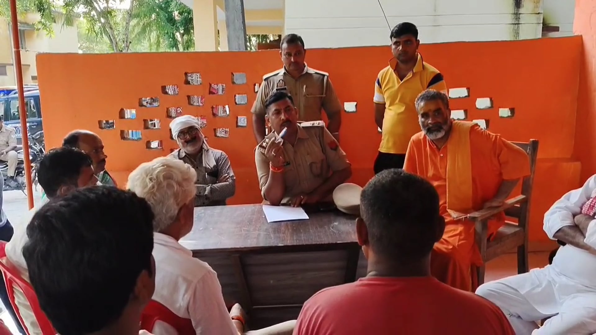 पीस कमेटी की बैठक में सुरक्षा का खाका तैयार, पंडालों में सीसीटीवी पर जोर #amethinews #police 
