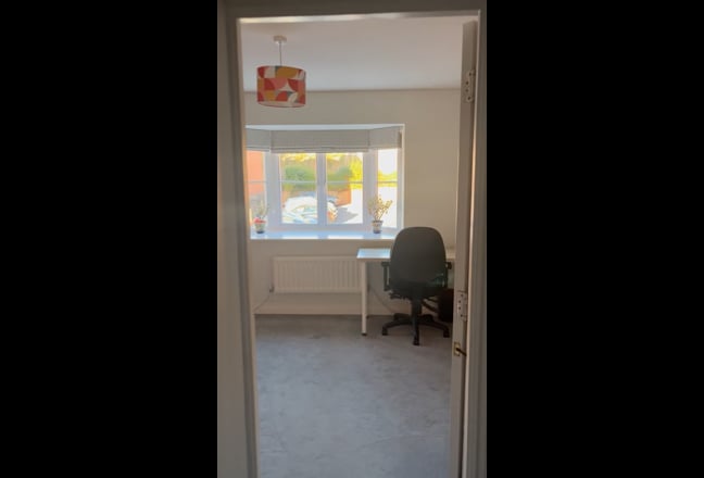 Lovely double room and bathroom on separate floor  Main Photo