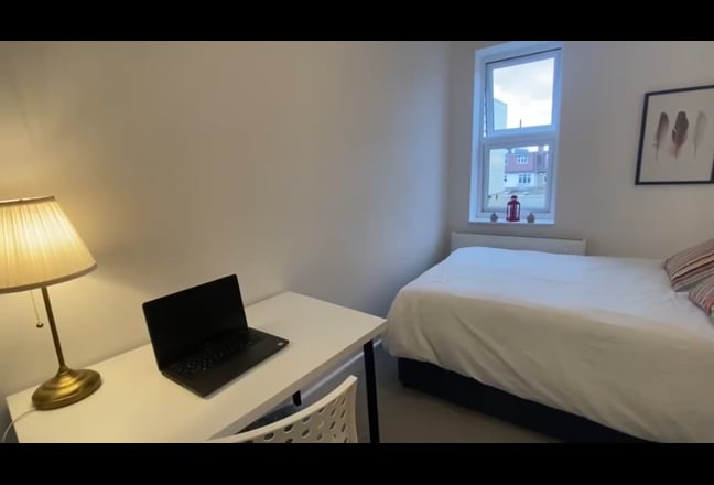 Ensuite Room - 7 min to Northfields Tube (Ealing) Main Photo