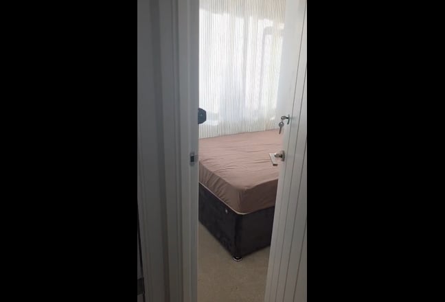 Read to move in double bed available M26 Main Photo