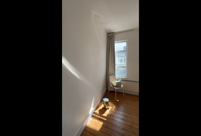 Large, Sunny Room with Huge Closet Main Photo