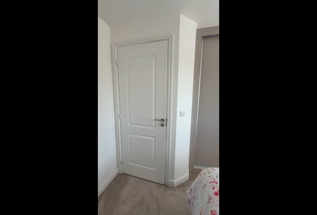 Furnished Large BedRoom in Luton (LU2) Main Photo