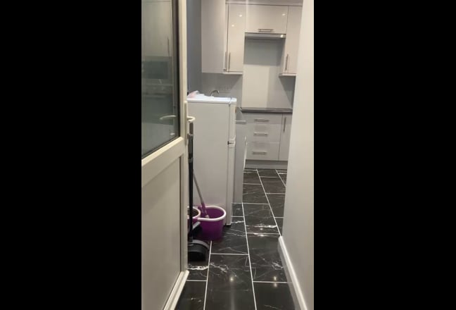 🏠 Stylish Double Room Bedsit with Private Access  Main Photo