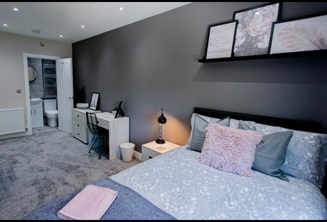 Beautiful Ensuite - Two-Bed  Flat-Share CALAIS RD Main Photo