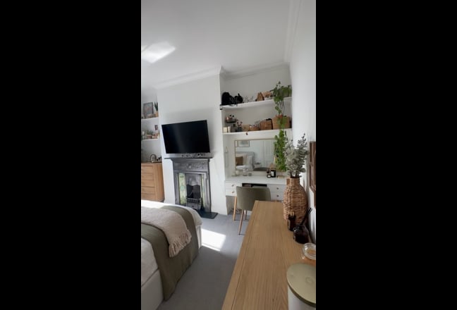 Short-Term Beautiful Wimbledon Room Main Photo