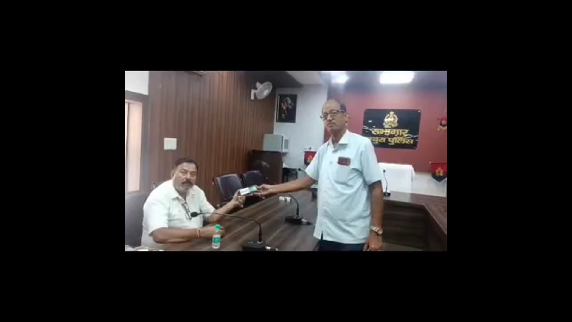 MANT-पुलिस लाइन सभागार में पेंशनर्स की बैठक, स्वास्थ्य जांच के बाद,बांटी गईं दवाएं,,