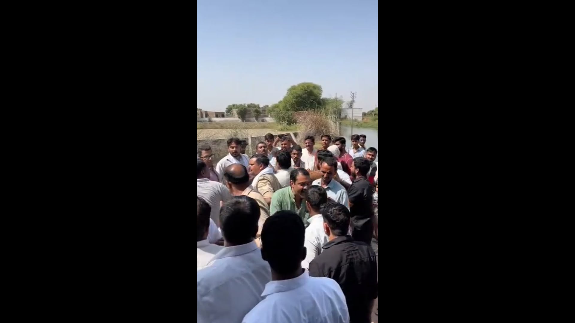 गोवर्धन क्षेत्र भाजपा विधायक ठाकुर मेग श्याम के काफिले का ग्रामीणों ने किया विरोध लाइव न्यूज़