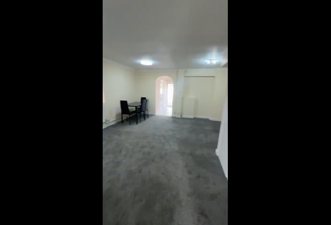 Female Room Available – Family Home Main Photo