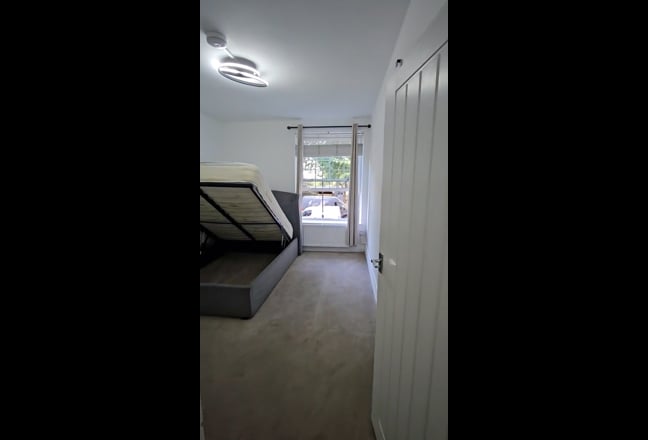Spacious 1-Bedroom Apartment Harper Road SE1  Main Photo