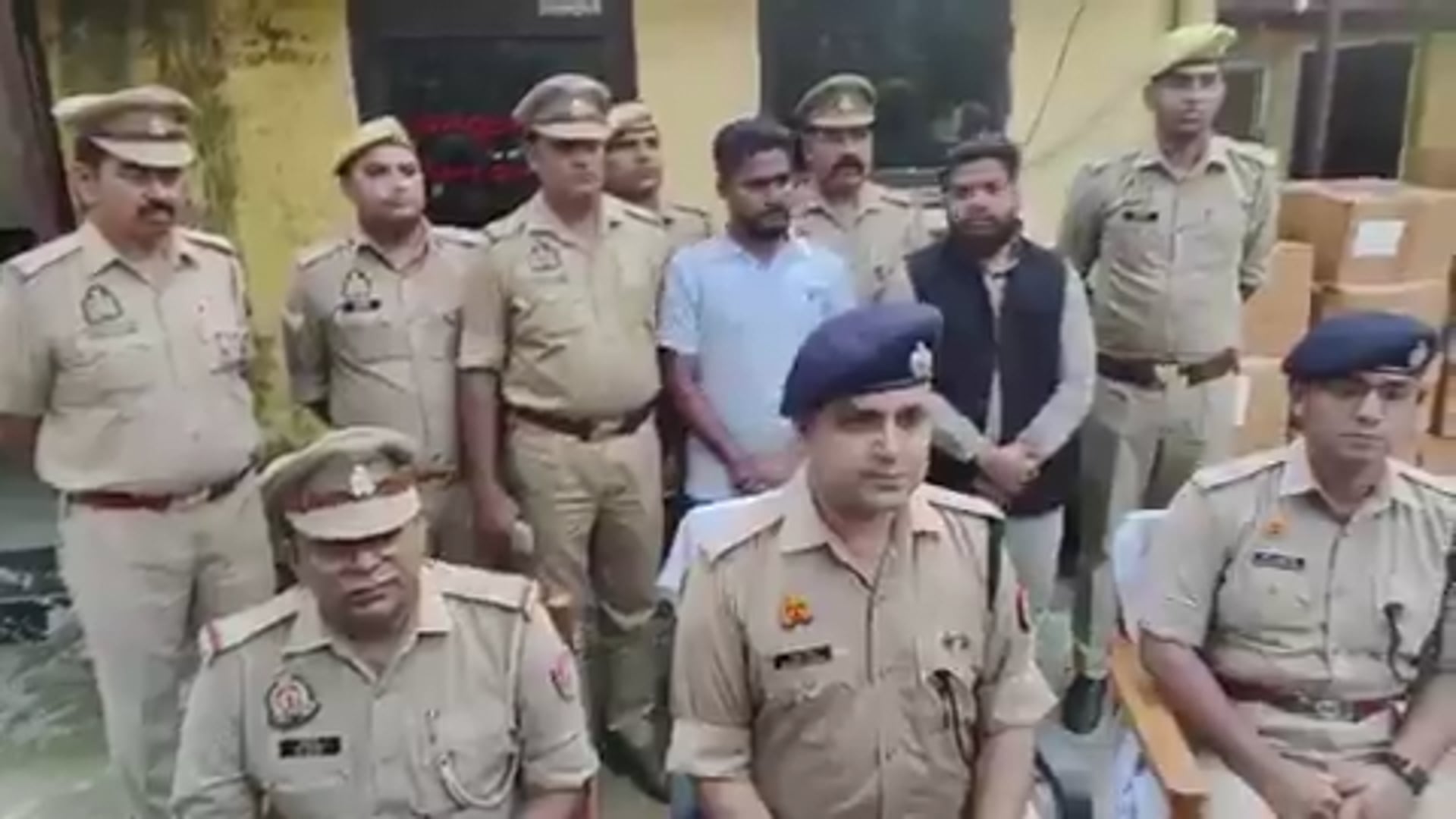 यूपी: बरेली में 7वीं पास हकीम जी 200 रुपये की सेक्सवर्धक दवा 2000 ₹ में बेच रहे थे