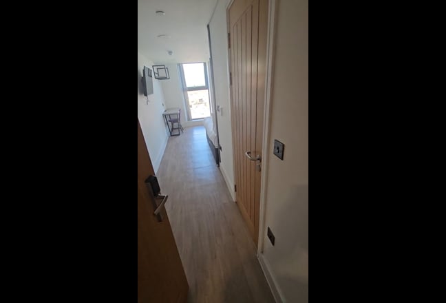 Private Rooms. Bills Included + Gym + Aircon  Main Photo