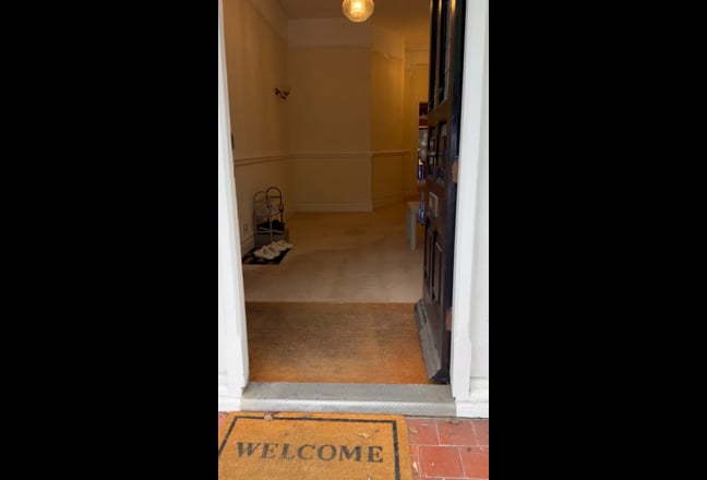 Large Room with En-Suite  Main Photo