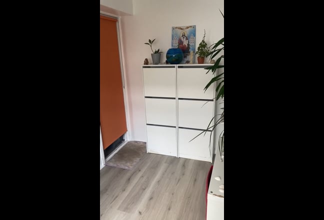 Video 1: Large double room to rent, now has updated flooring, large TV, small fridge freezer, iron & ironing 